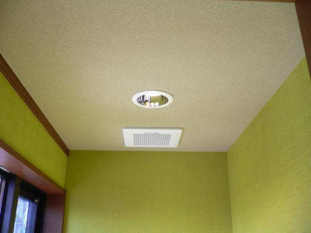 群馬館林　店舗トイレ増設リフォーム　照明・換気扇施工完了